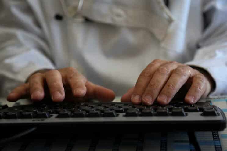 Médicos passam receitas através do telemóvel a partir de hoje
