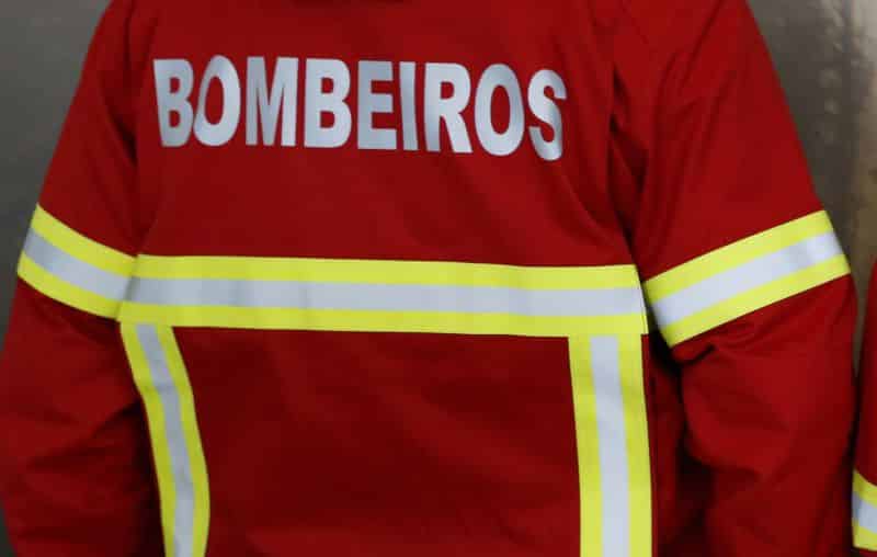 Incêndios: Fogo em Oliveira de Azeméis mobiliza um meio aéreo e mais de 100 operacionais