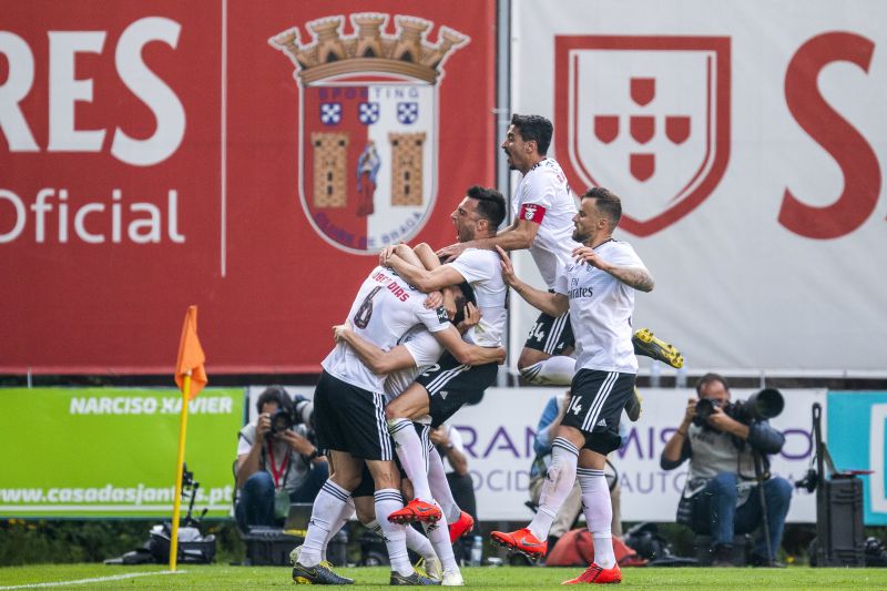 Benfica goleia após reviravolta em Braga e volta a assumir liderança isolada do campeonato