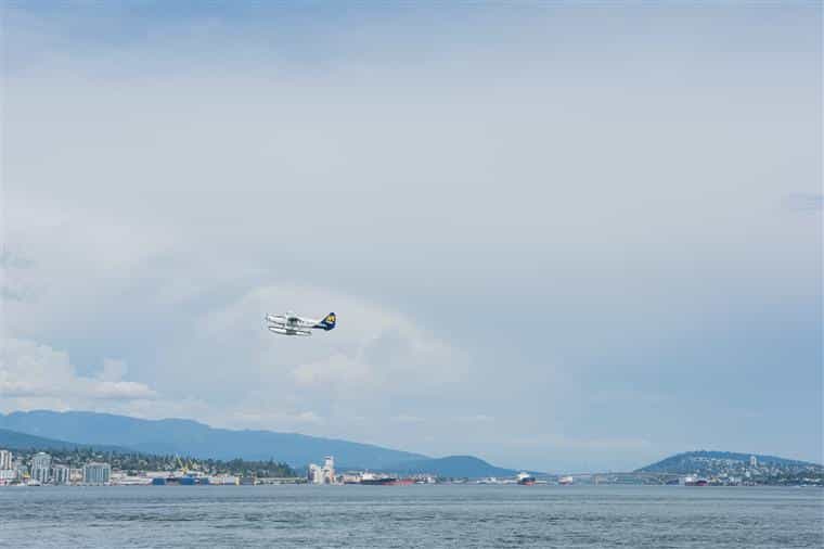 Colisão entre dois hidroaviões provoca cinco mortos