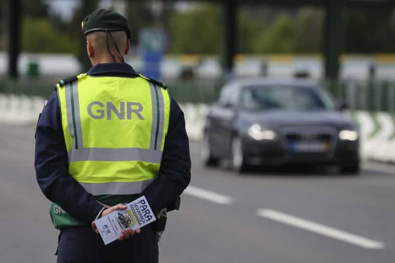 Mais de 330 condutores detidos com taxa crime de álcool e 121 sem carta