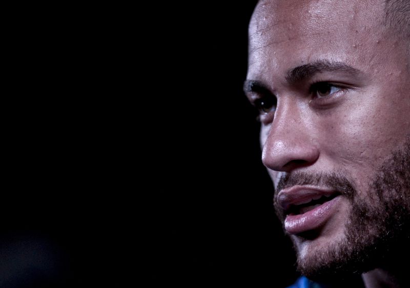 Neymar depõe sobre divulgação de imagens de mulher que o acusa de violação