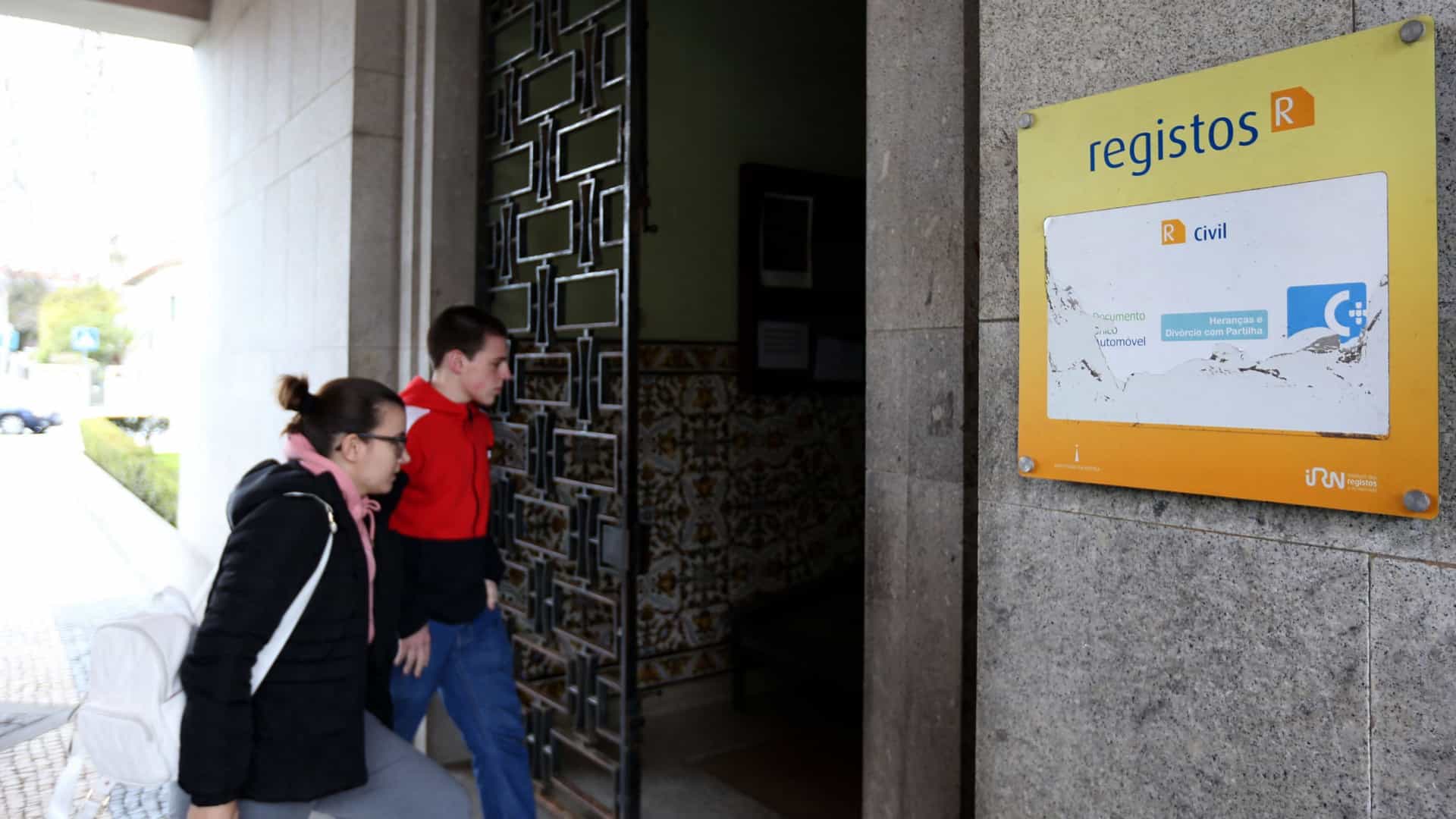 Já há duas conservatórias em Lisboa a abrir duas horas mais cedo