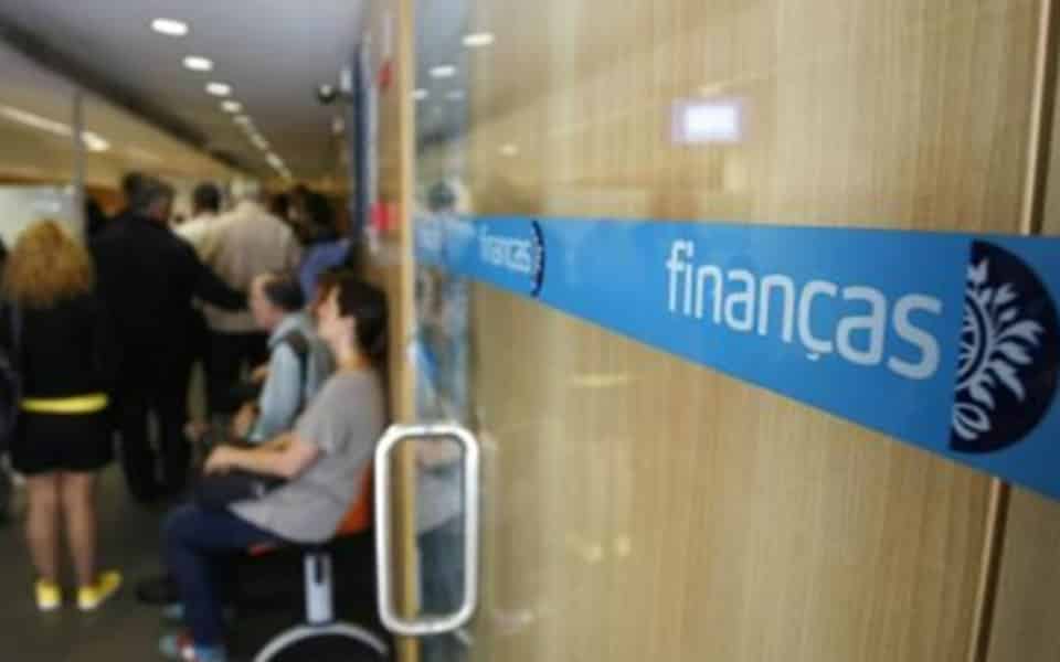 Trabalhadores dos Registos e Notariado (também) em greve. O que reivindicam?