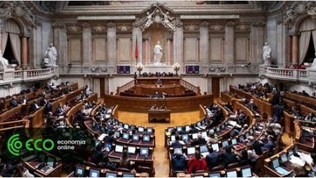 Há 318 ex-políticos a receberem subvenções mensais vitalícias entre 880 e 13.600 euros. Veja aqui a lista completa