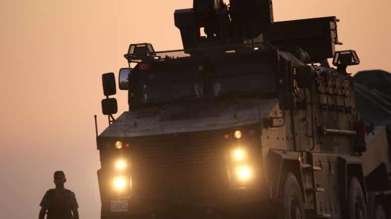 Curdos dizem que morreram "muitos civis" no primeiro dia do ataque turco