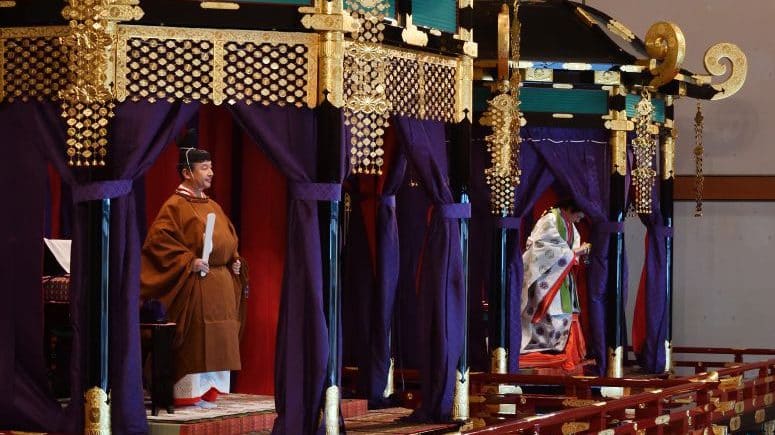 "Prometo aqui que sempre rezarei pela felicidade do povo japonês e pela paz mundial". Novo imperador do Japão proclama formalmente a sua entronização