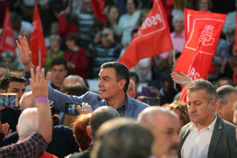PSOE ganha mas perde três deputados e Vox passa a terceira força