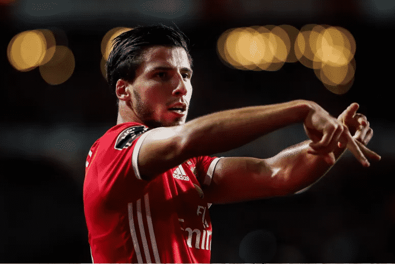 Rúben Dias e Taarabt regressam aos convocados do Benfica na Liga dos Campeões