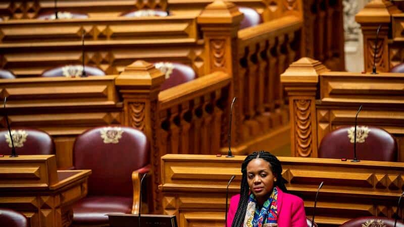 Livre decide hoje sobre retirada de confiança política a Joacine