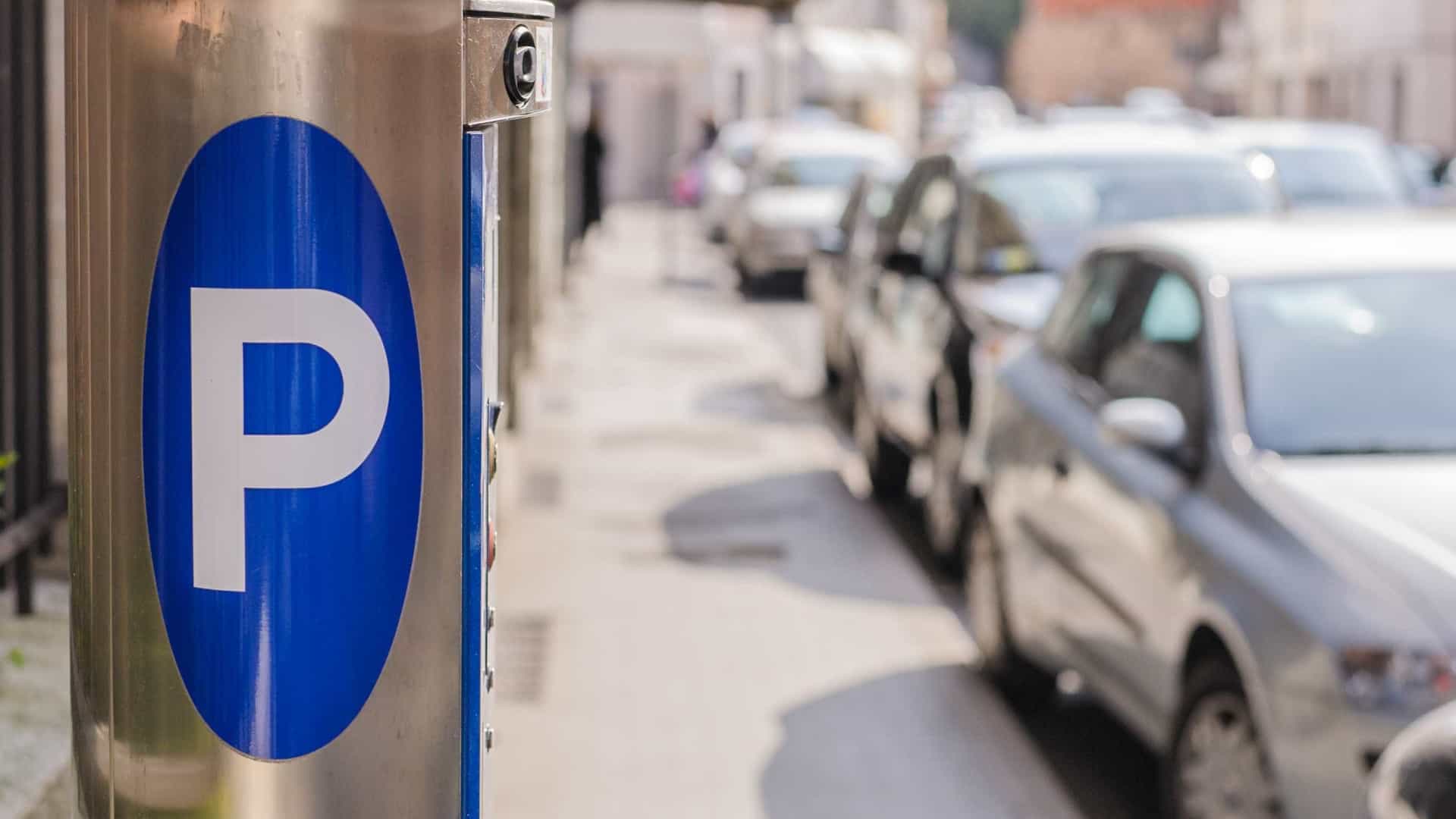 EMEL: Pagamento de estacionamento na via pública "vai continuar suspenso"