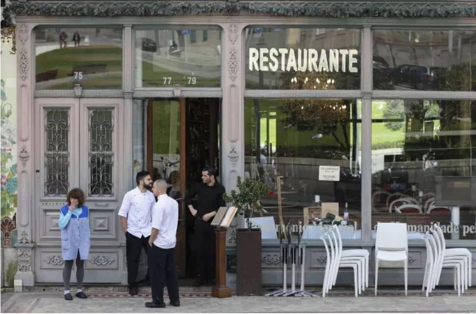 Fazer reserva, usar máscara, evitar buffets e ementas que andem de mão em mão. É assim que a restauração vai voltar a abrir portas