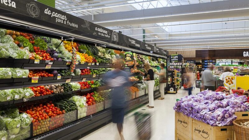 Pingo Doce a "averiguar" vídeo que denuncia comida colocada no lixo