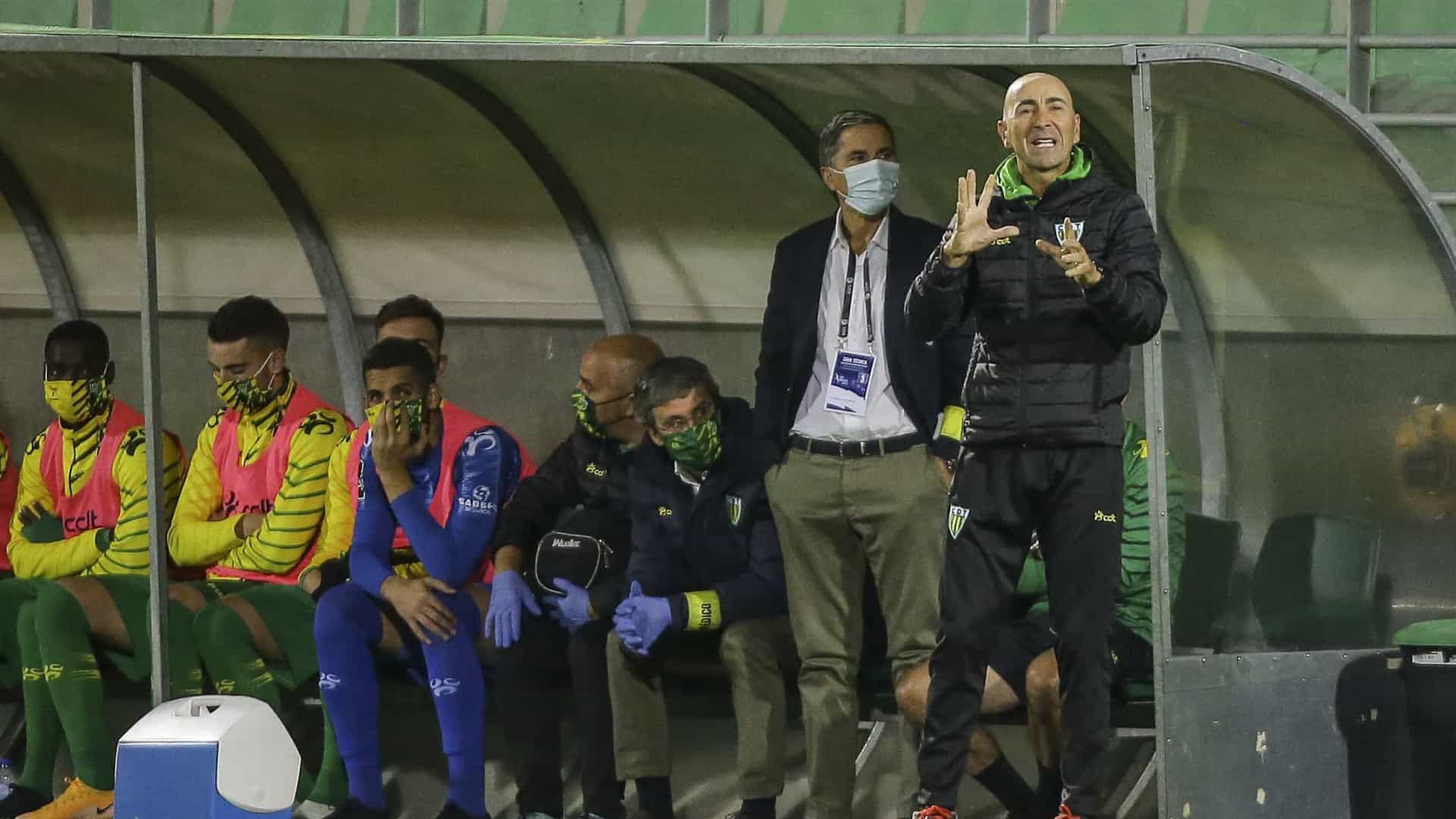 Treinador do Tondela acusa FC Porto de "influenciar" a arbitragem