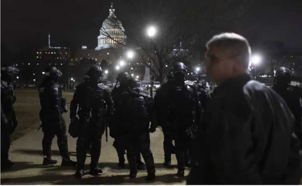 Redes sociais podem ser obrigadas na União Europeia a partilhar dados para evitar motins como nos Estados Unidos