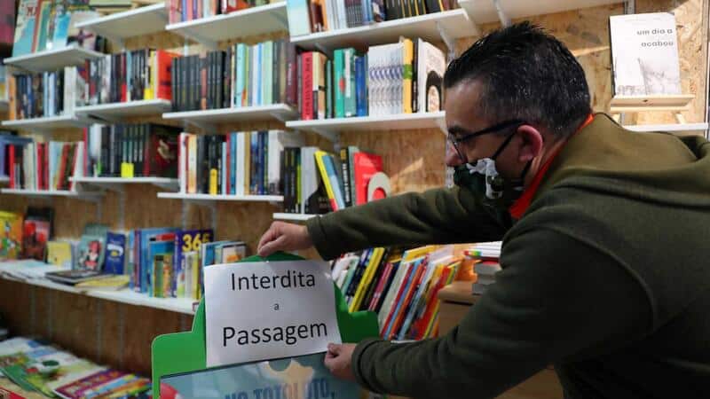 Livrarias que só vendam livros são as únicas que não podem abrir