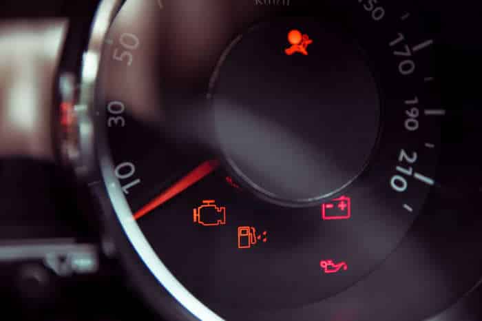 O que significam as luzes de aviso no painel do carro?