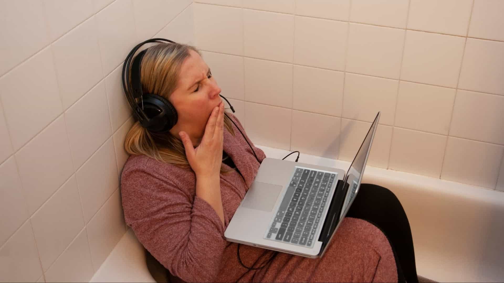 Estudo revela as coisas mais estranhas que as pessoas fazem no WC