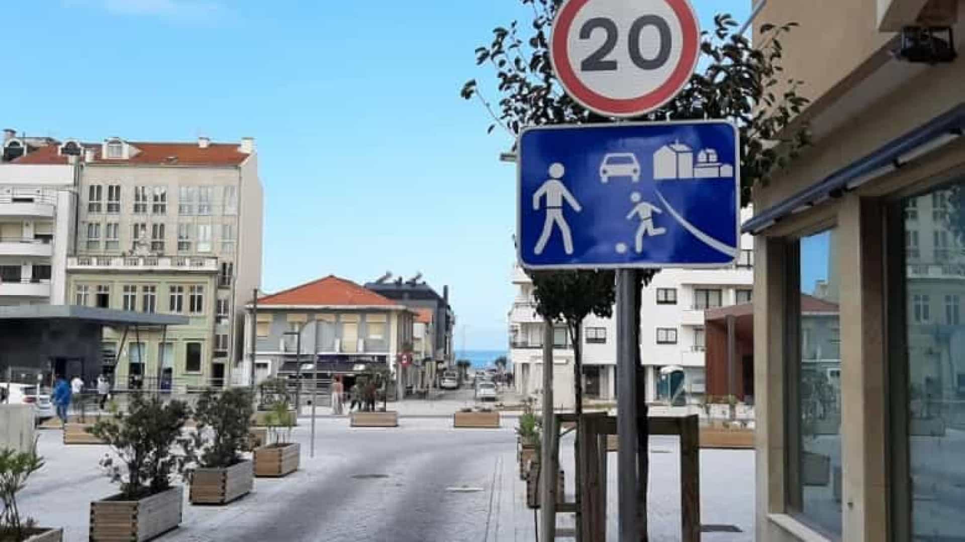 Vai vê-lo cada vez mais. Sabe o que significa este sinal de trânsito?