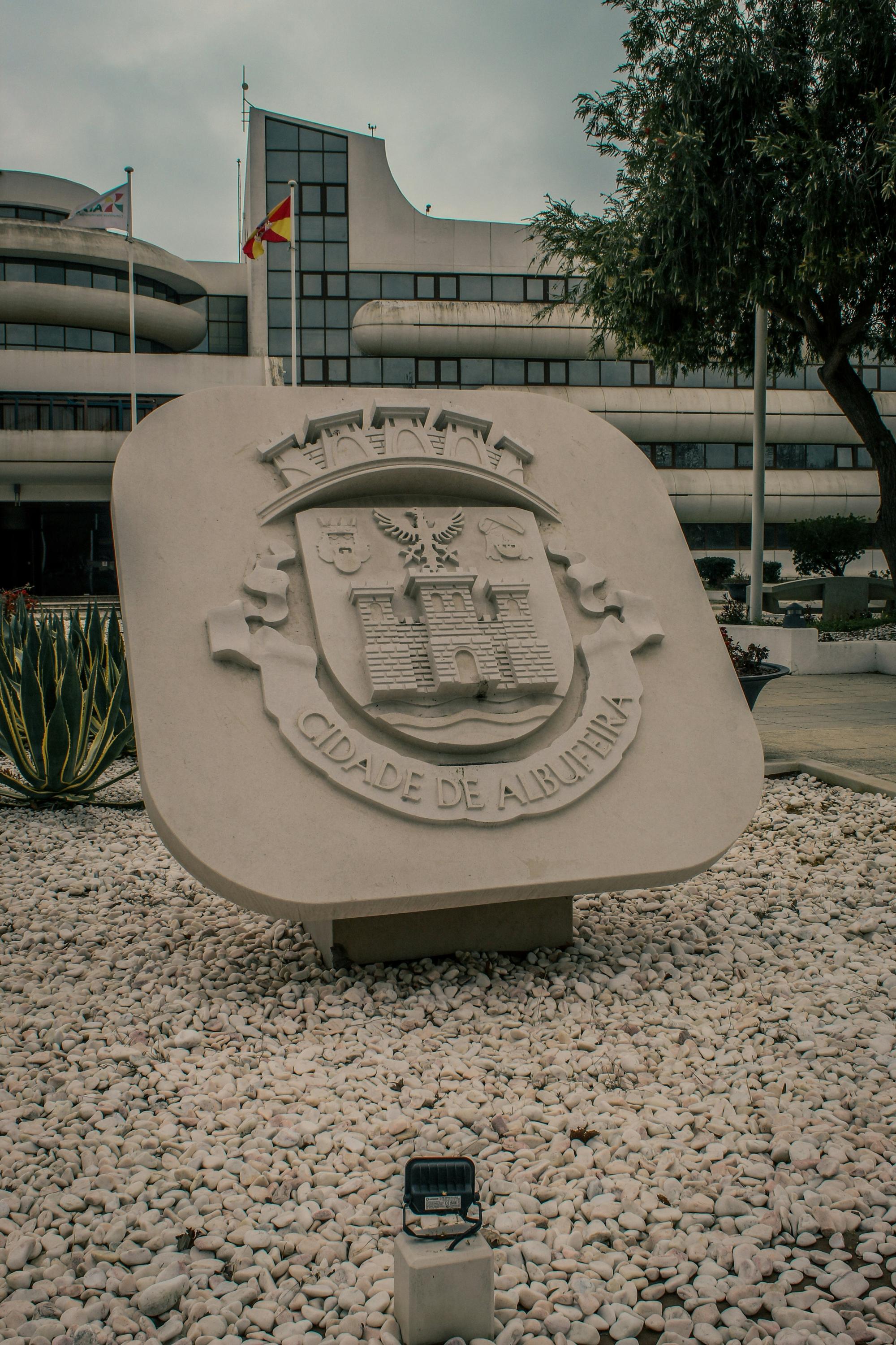 Rui Cristina e Câmara de Albufeira sob Investigação da Polícia Judiciária.