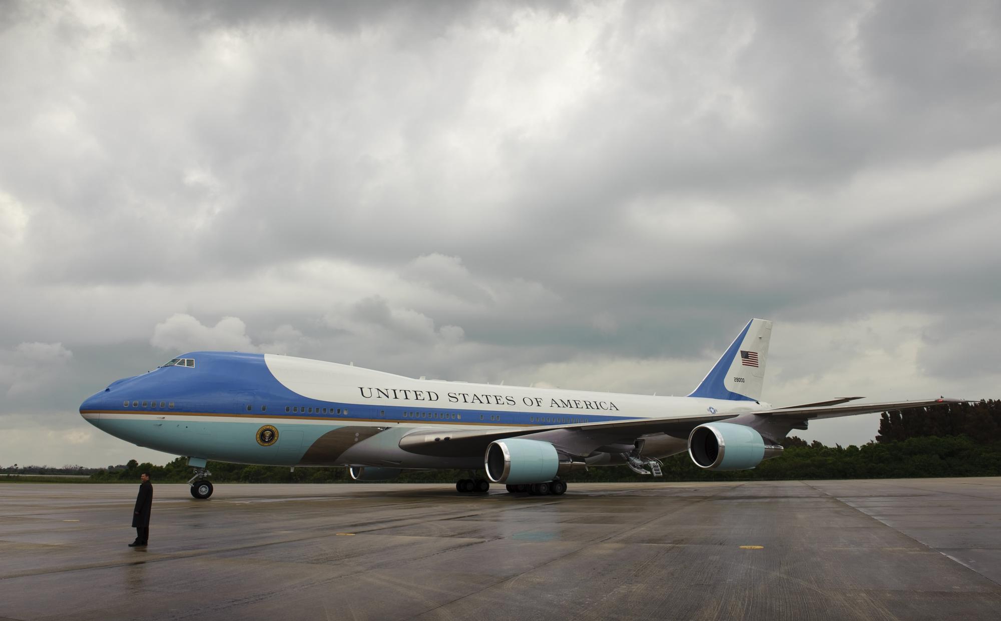Viagem de Trump a China: Negociações Centradas em IA e Cibersegurança Têm Impacto nos Mercados