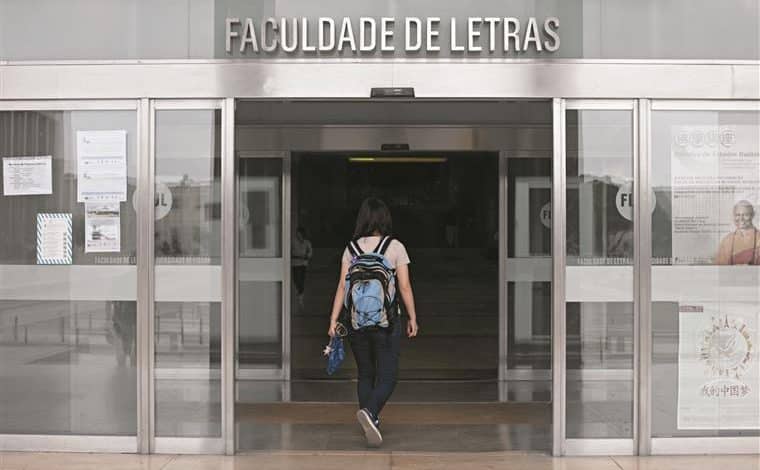 Protesto de alunos da faculdade de letras